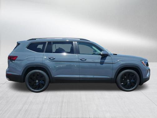 Pure Gray 2026 Volkswagen Atlas 2.0T SE w/Technology 4MOTION