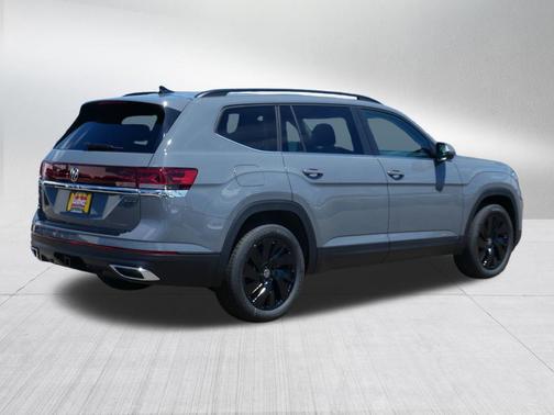 Pure Gray 2026 Volkswagen Atlas 2.0T SE w/Technology 4MOTION
