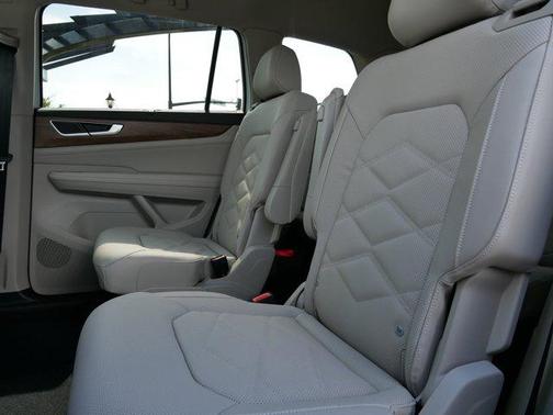 2025 Volkswagen Atlas 2.0T SE w/Technology 4MOTION