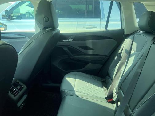 Pure White 2025 Volkswagen Tiguan 2.0T SE 4MOTION
