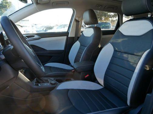 2026 Volkswagen Taos SEL