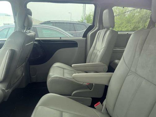 2013 Chrysler Town & Country Limited