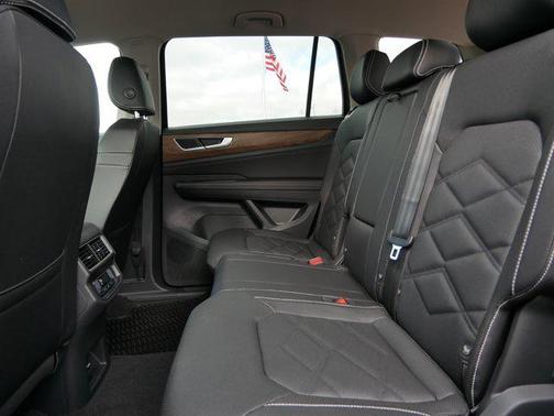 2026 Volkswagen Atlas 2.0T SE