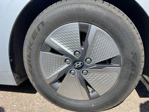 2022 Hyundai IONIQ Hybrid SE