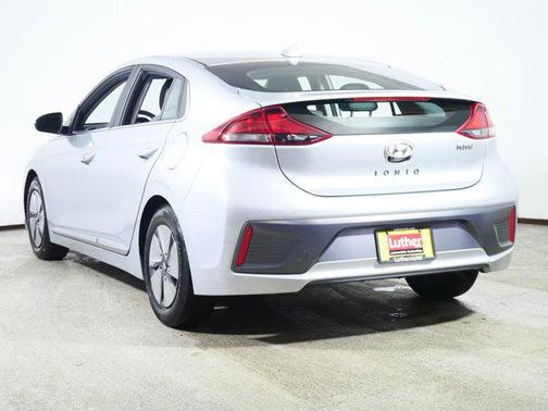 2022 Hyundai IONIQ Hybrid SE