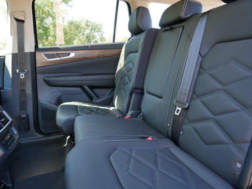 2026 Volkswagen Atlas 2.0T SE w/Technology 4MOTION