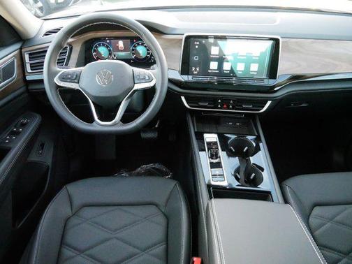 2025 Volkswagen Atlas 2.0T SE w/Technology 4MOTION