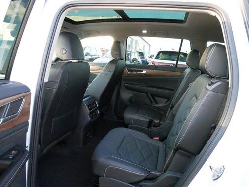 2025 Volkswagen Atlas 2.0T SE w/Technology 4MOTION