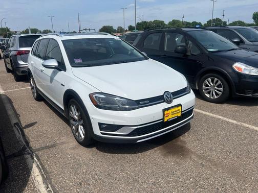 Pure White 2019 Volkswagen Golf Alltrack TSI SE