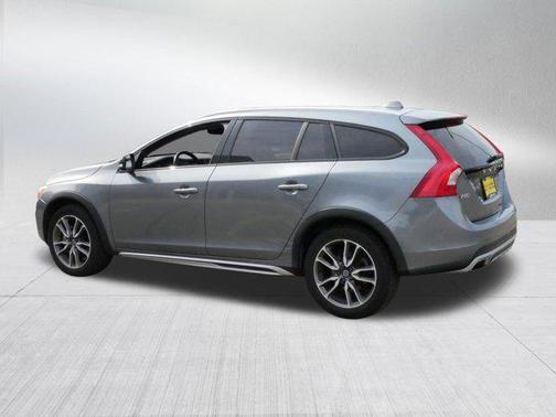 2018 Volvo V60 Cross Country T5