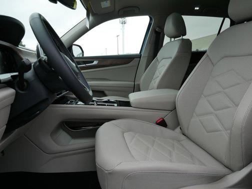 2026 Volkswagen Atlas 2.0T SE w/Technology 4MOTION