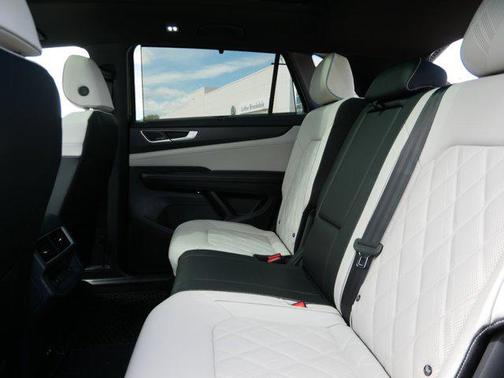 avocado green pearl 2026 Volkswagen Atlas Cross Sport 2.0T SEL Premium