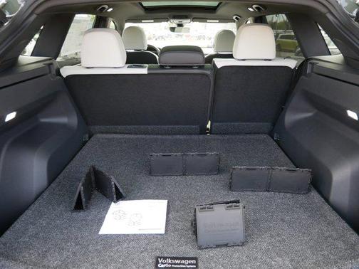avocado green pearl 2026 Volkswagen Atlas Cross Sport 2.0T SEL Premium