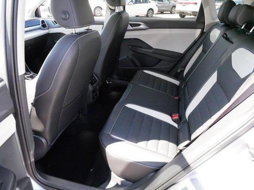 2025 Volkswagen Taos 1.5T SEL
