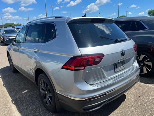 Pyrite Silver Metallic 2023 Volkswagen Tiguan 2.0T SE