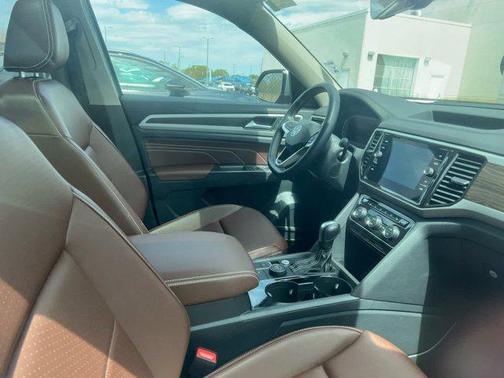 Pyrite Silver Metallic 2022 Volkswagen Atlas 3.6L SE w/Technology