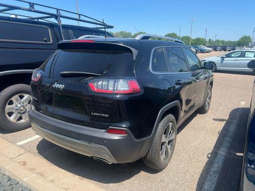 Diamond Black Crystal Pearlcoat 2019 Jeep Cherokee Limited