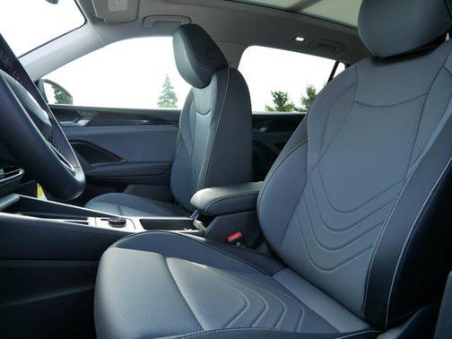 2025 Volkswagen Tiguan 2.0T SE 4MOTION