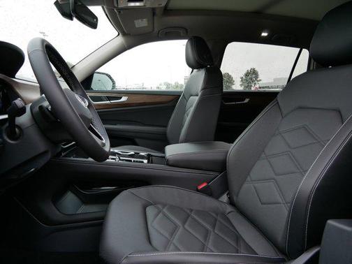 2025 Volkswagen Atlas 2.0T SE w/Technology 4MOTION