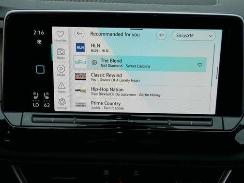 2025 Volkswagen Atlas 2.0T SE w/Technology 4MOTION
