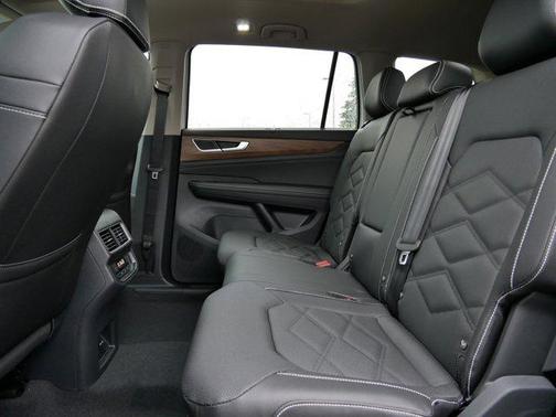 2025 Volkswagen Atlas 2.0T SE w/Technology 4MOTION