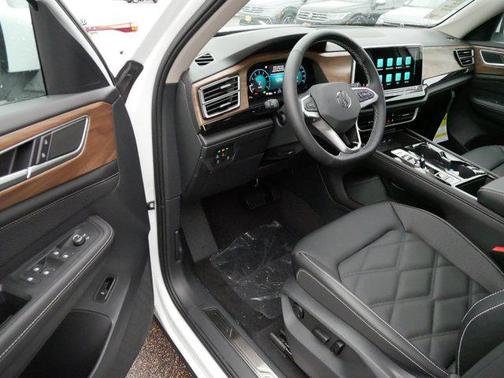 2025 Volkswagen Atlas 2.0T SE w/Technology 4MOTION