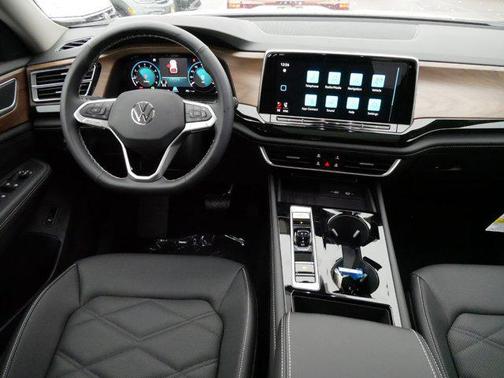 2025 Volkswagen Atlas 2.0T SE w/Technology 4MOTION