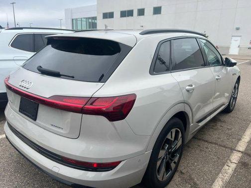 2022 Audi e-tron Premium