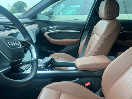 2022 Audi e-tron Premium