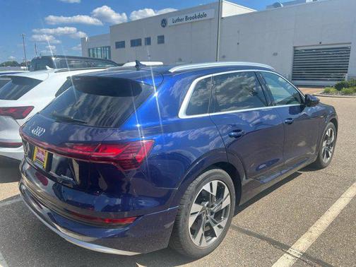 2021 Audi e-tron Premium Plus