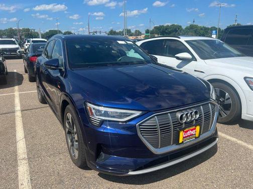 2021 Audi e-tron Premium Plus