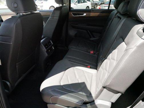 2025 Volkswagen Atlas 2.0T SE w/Technology 4MOTION