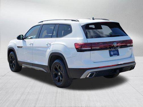 Pure White 2024 Volkswagen Atlas 2.0T SE w/Technology 4MOTION