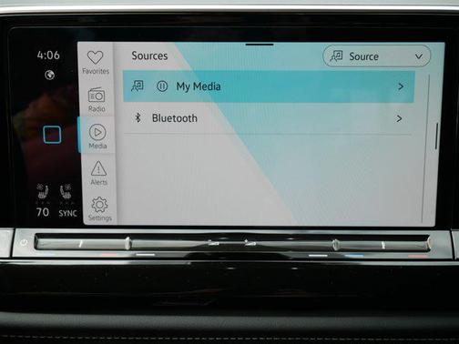 2025 Volkswagen Atlas 2.0T SE w/Technology 4MOTION