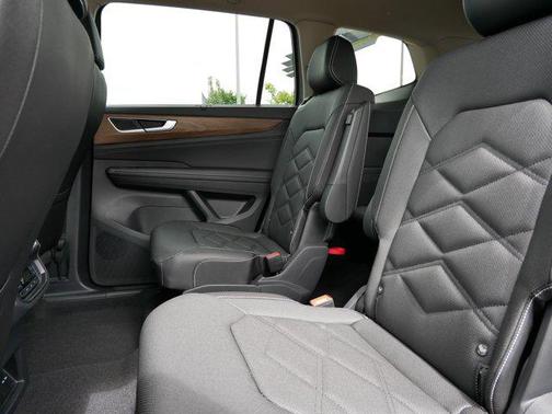 2025 Volkswagen Atlas 2.0T SE w/Technology 4MOTION