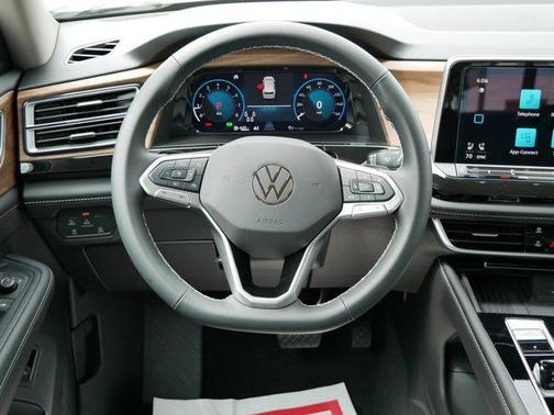 2025 Volkswagen Atlas 2.0T SE w/Technology 4MOTION