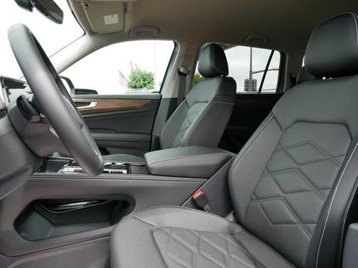 2025 Volkswagen Atlas 2.0T SE w/Technology 4MOTION