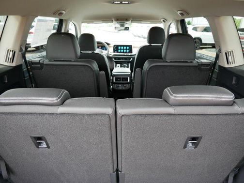 2025 Volkswagen Atlas 2.0T SE w/Technology 4MOTION