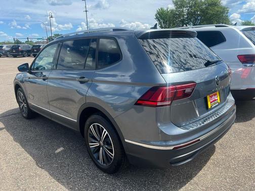 Platinum Gray Metallic 2024 Volkswagen Tiguan 2.0T Wolfsburg Edition