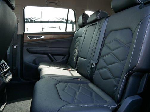 2025 Volkswagen Atlas 2.0T SE