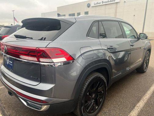 Platinum Gray Metallic 2024 Volkswagen Atlas Cross Sport 2.0T SE w/Technology 4MOTION