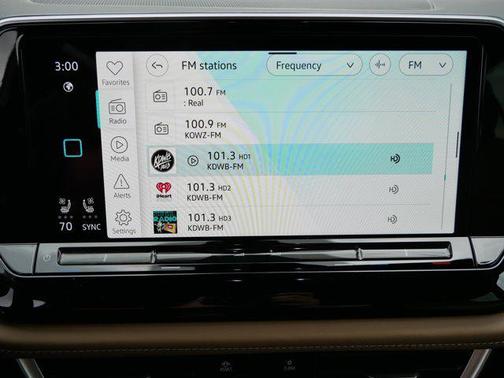 2025 Volkswagen Atlas Cross Sport 2.0T SE w/Technology 4MOTION