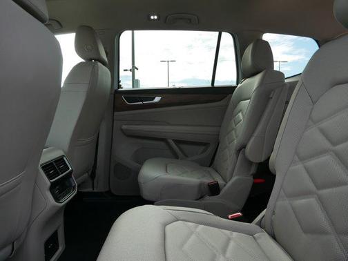 2026 Volkswagen Atlas 2.0T SE w/Technology 4MOTION