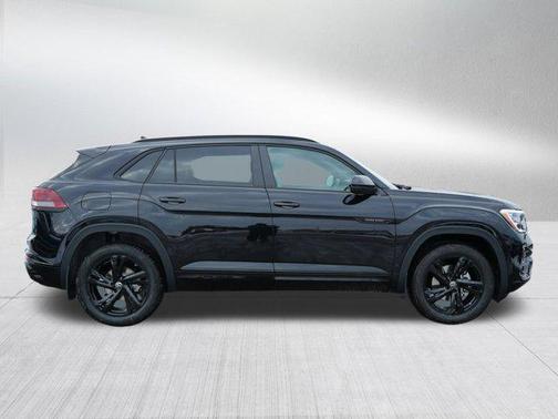 deep black pearl 2026 Volkswagen Atlas Cross Sport 2.0T SEL