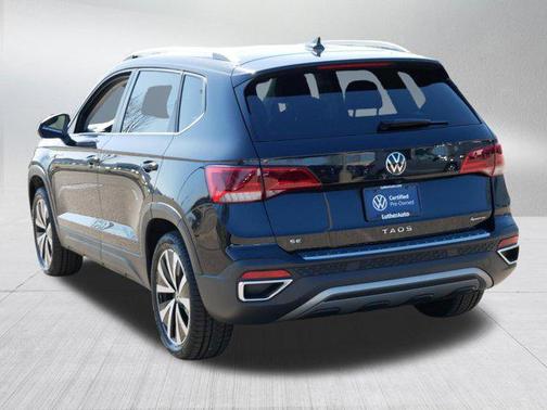 Deep Black Pearl 2022 Volkswagen Taos 1.5T SE