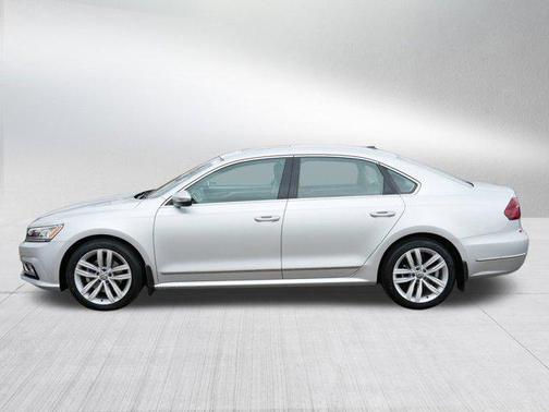 2017 Volkswagen Passat 1.8T SE w/Technology