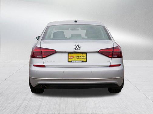 2017 Volkswagen Passat 1.8T SE w/Technology