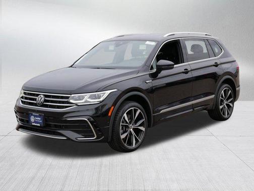 Deep Black Pearl 2023 Volkswagen Tiguan 2.0T SEL R-Line 4MOTION