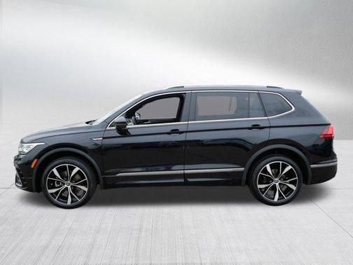 Deep Black Pearl 2023 Volkswagen Tiguan 2.0T SEL R-Line 4MOTION