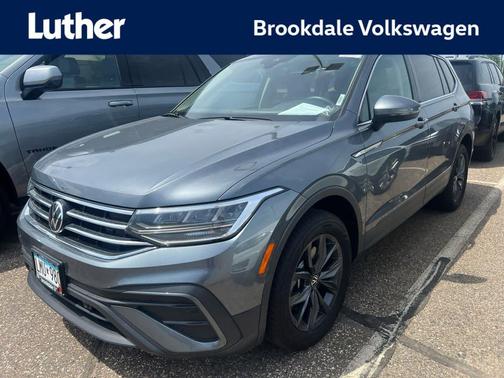 Platinum Gray Metallic 2024 Volkswagen Tiguan 2.0T SE 4MOTION